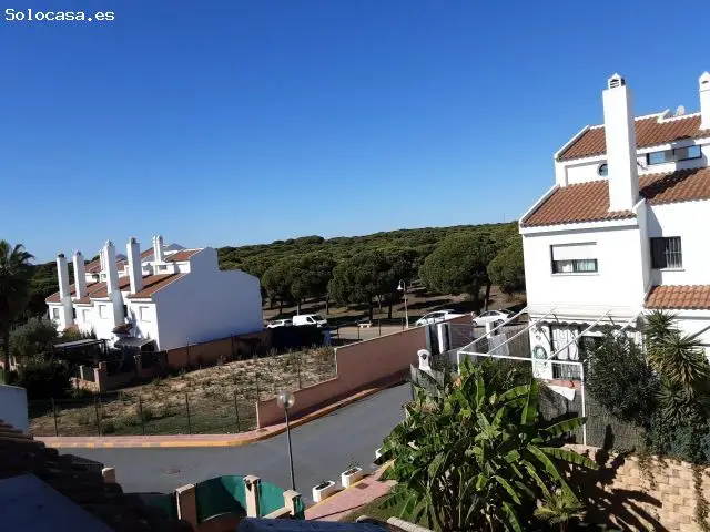 Casa Adosada en El Portil: Lujo y Tranquilidad Cerca del Mar