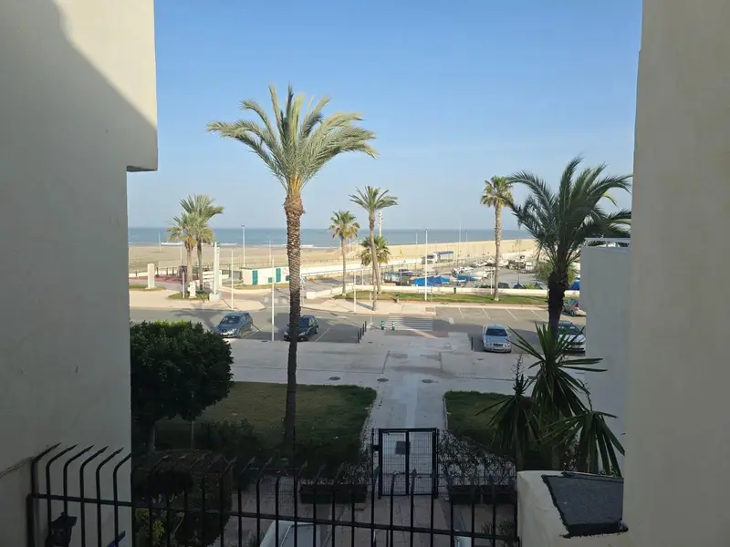 Apartamento en Garrucha primera linea de playa con piscina y garaje