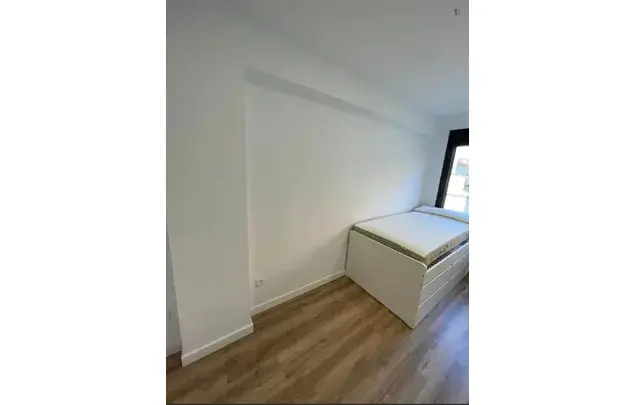 Apartamento 5 Dormitorios Manresa Alquiler 3-24 Meses