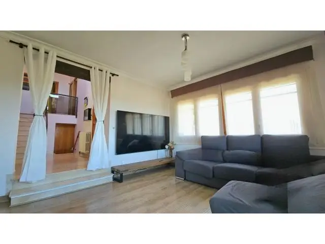 Chalet Esquinero Can Parellada Masquefa