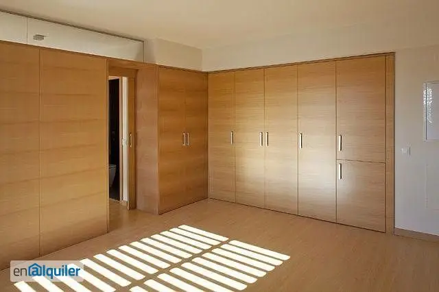 Apartamento en Nervion con Terraza Garaje y Trastero