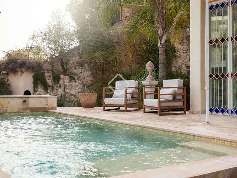 Villa Modernista en Barcelona: Lujo, espacio y encanto