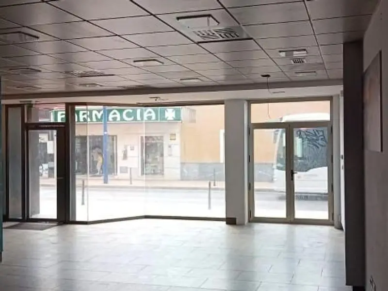 Local Comercial 310m2 Alta Visibilidad Almería