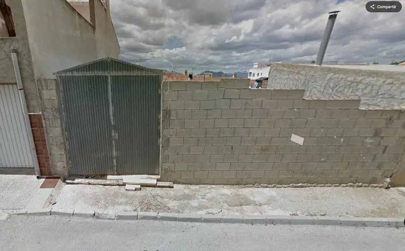 Solar Urbano en Benijofar: 196m2, 460m2 Construibles
