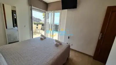 Apartamento Vacacional con Jacuzzi y Barbacoa Cerca del Pueblo