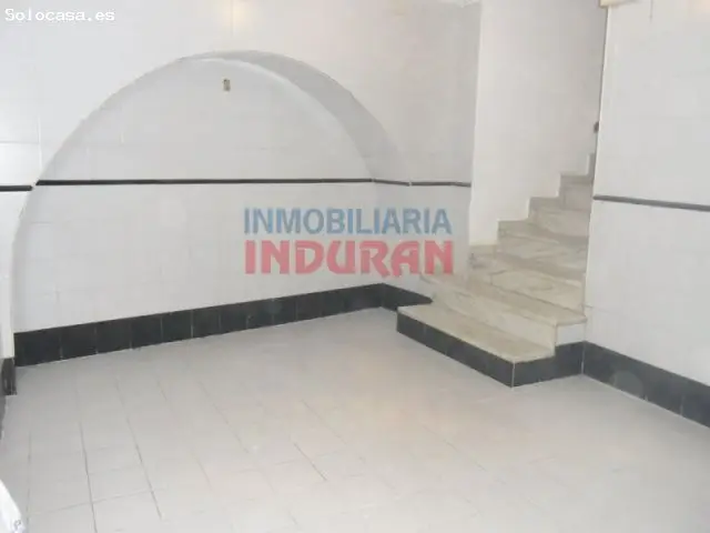 Local Comercial en Calle Antonio Concha 135m2 + 70m2 Sotano