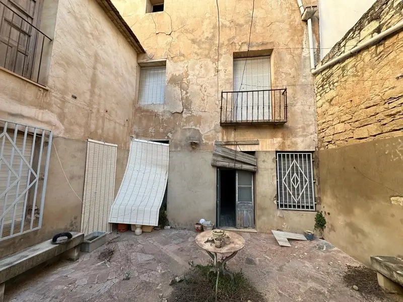 Casa adosada en venta Monóvar 400m² 8 dormitorios 2 baños terraza