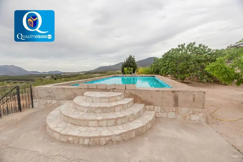Chalet en Castalla con 8 dormitorios y piscina