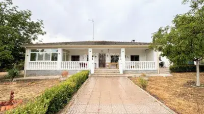 Casa unifamiliar en venta en Camino del Aguacate, cerca de Camino del Pino