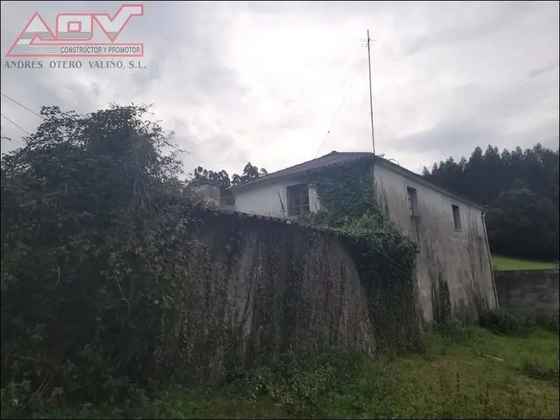 Casa de 5 habitaciones con terreno en Naron - Ref 4534