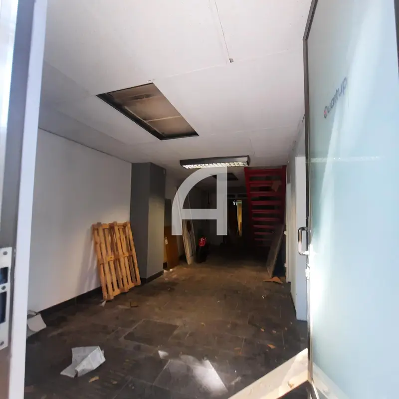 Oficina en Venta en Gràcia Barcelona - Local Comercial con Doble Altura