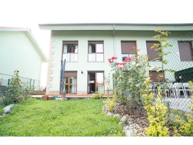 ¡Único! Chalet Adosado Con Ático, 2 Garajes, 2 Trasteros Y Jardin