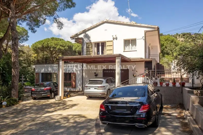 Chalet en venta 8 dormitorios 5 baños con jardín y vistas
