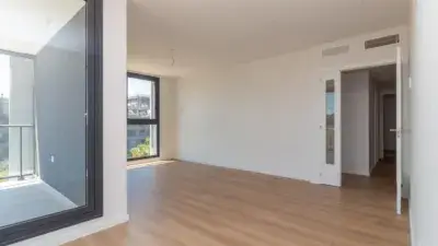 Apartamento en Alquiler Calle Villarreal 92  Semi-amueblado 3 Dormitorios 2 Baños