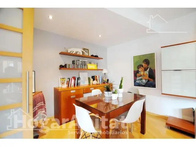 Precioso Piso Esquinero Reformado en Oliva con Terraza y Balcon