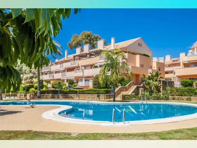 Piso de 3 Dormitorios en venta Elviria, España