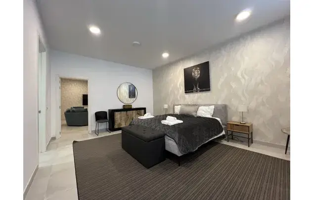 Villa Moderna 5 Dormitorios Dos Hermanas 352m2