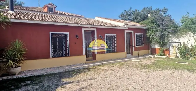 Chalet con Piscina y 4 Dormitorios en Totana