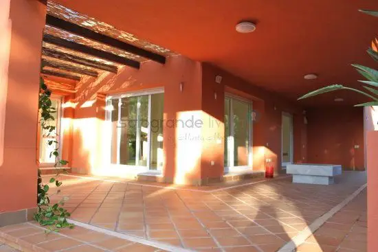 Villa en Sotogrande con Piscina y Vistas al Golf
