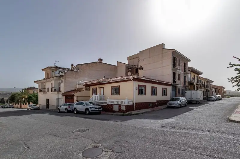 Casa en Padul con 4 dormitorios 2 baños y garaje