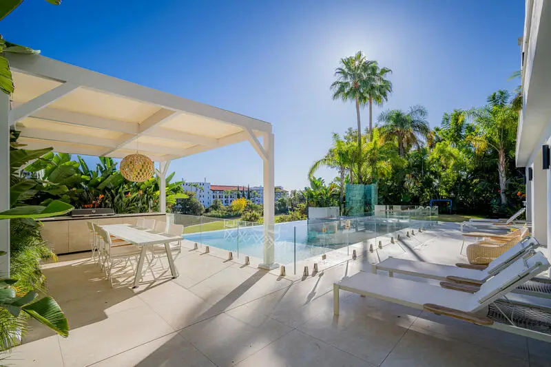Villa de Lujo en El Herrojo Benhavis