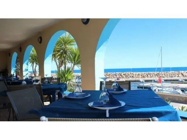 Restaurante Hostal y Vivienda en Villaricos Almería