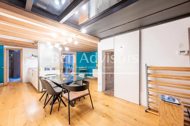 Apartamento Sant Antoni Barcelona 168m2 3 plantas Patio