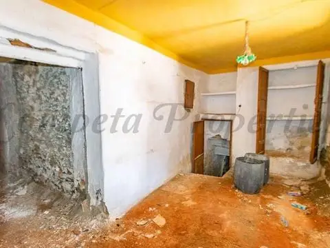 Casa de Pueblo en Sayalonga para Reformar 3 Plantas o 3 Apartamentos