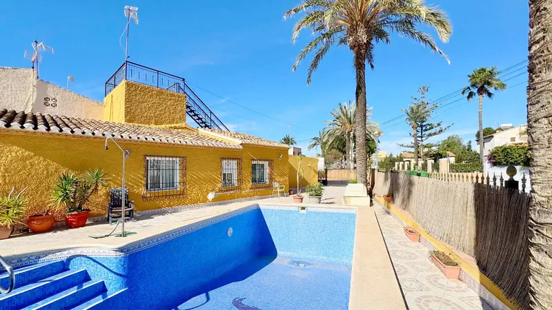Villa en Punta Prima Orihuela Costa a 500m de la Playa