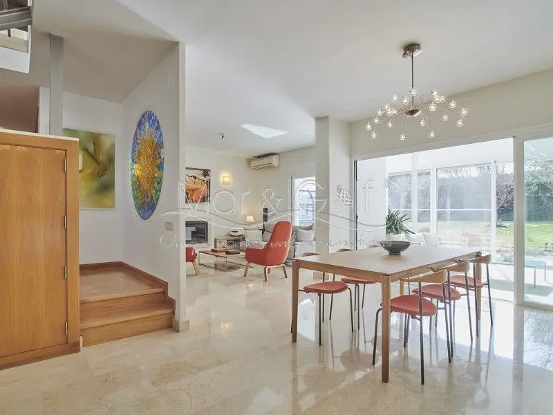 Chalet en Venta Valdelagua con Trastero