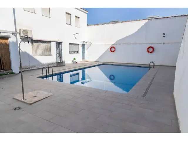 Casa Adosada en Fuente de Piedra con Piscina