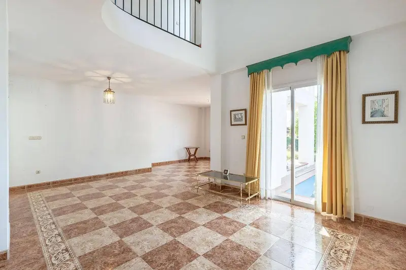 Chalet en venta en Albolote Gran casa 4 plantas Jardin Piscina