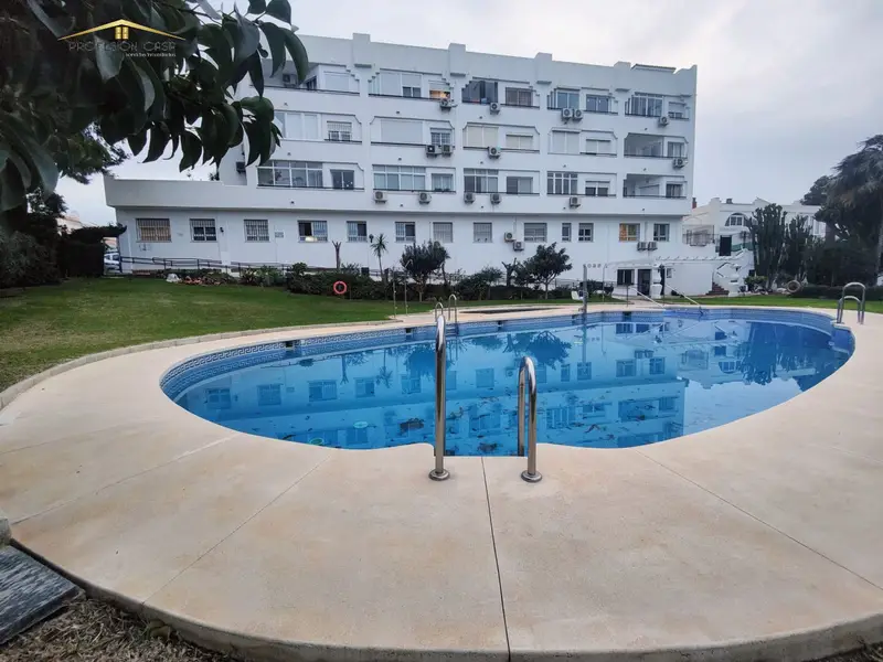 Venta Piso con Piscina en Montemar Torremolinos