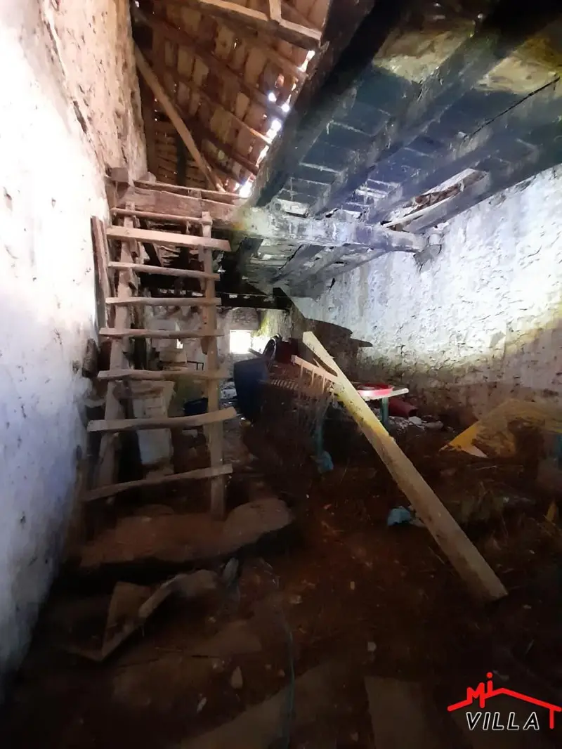 Adosado para reformar en Rasines 118m2
