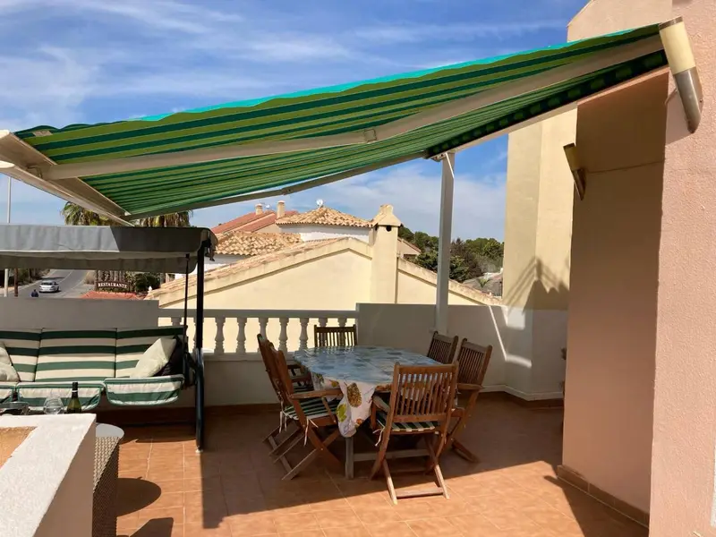 Atico en Orihuela Costa con Solarium Privado y Piscina