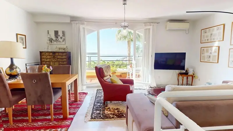Dúplex con Vistas al Mar en Cerrado de Calderón Málaga
