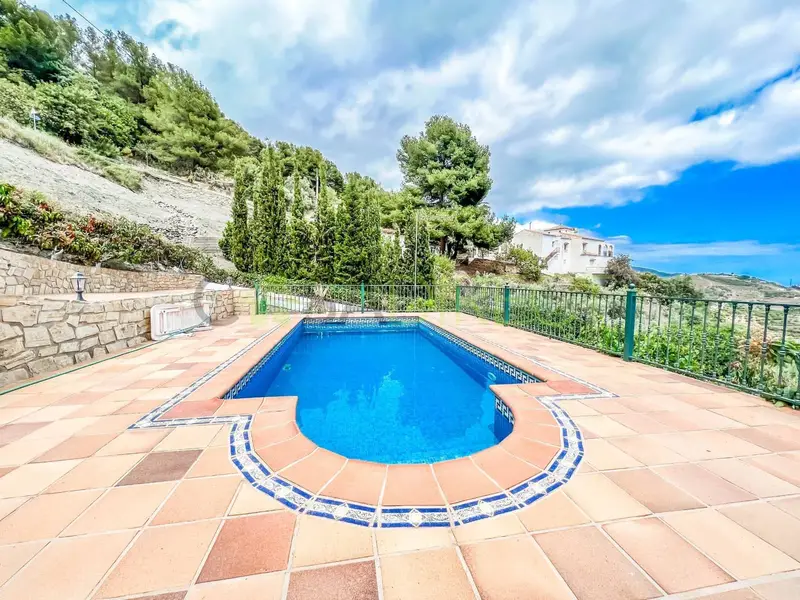 Chalet en Frigiliana con Piscina y Jardin para Invierno