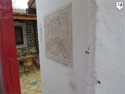 Casa con Patio y Mural - Espacioso y Encantador