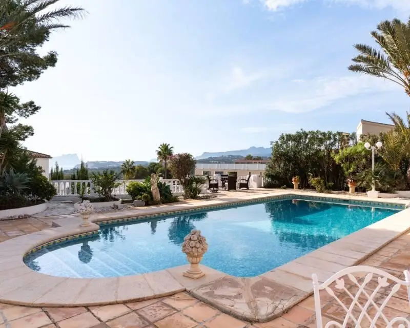 Villa de Lujo en Moraira con 7 Dormitorios y Vistas al Mar