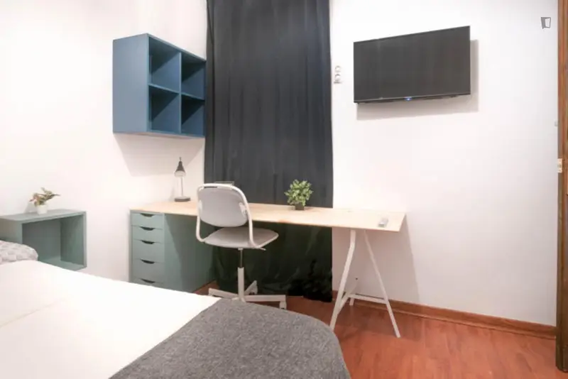 Habitacion Doble Amueblada para 18 a 35 anos