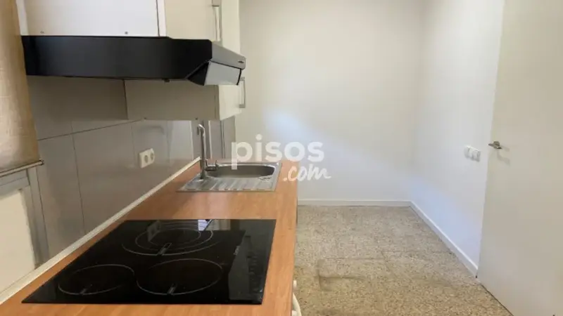 Estudio en Alquiler Badalona Centro Cerca Tren y Playa