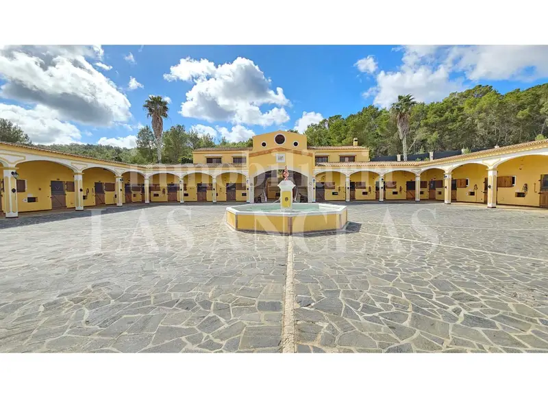 Hacienda Andaluza con Yeguada en Ibiza