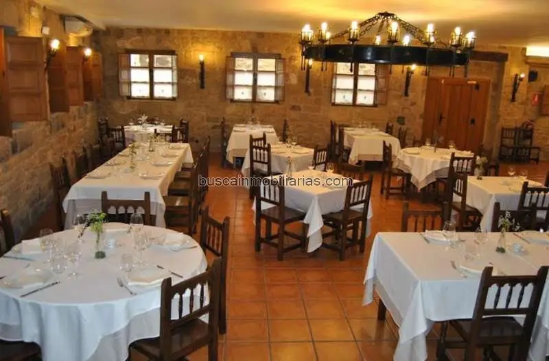 Local Comercial en Venta: Casona Reformada con Restaurante y Apartamentos
