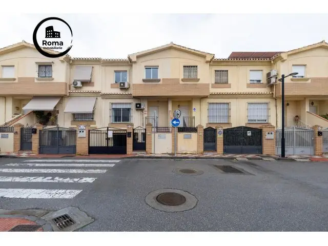 Casa en Armilla 3 Dormitorios 3 Baños Garaje cerca Metro