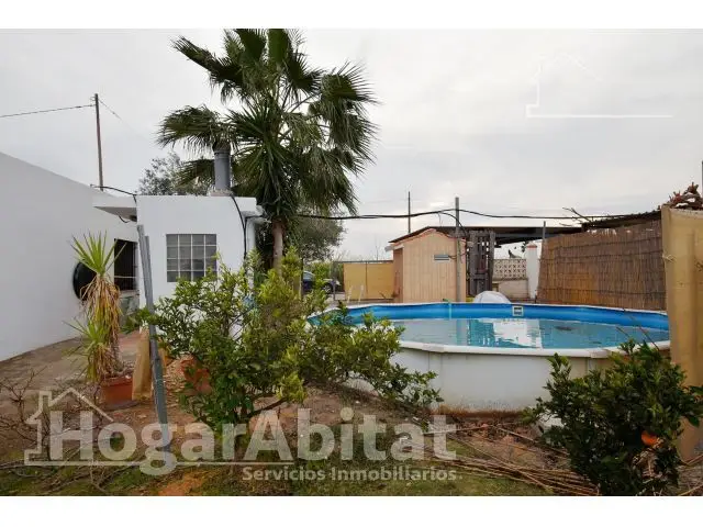 Casa Rural con Piscina y Amplio Terreno
