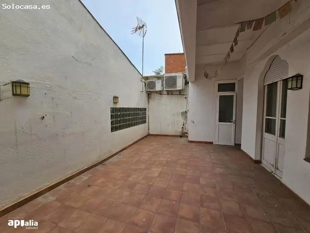 Piso en Sabadell con Terraza de 45m2 Ideal para Familias o Inversores