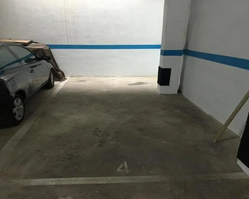 Garaje en Venta en Badalona 11m2