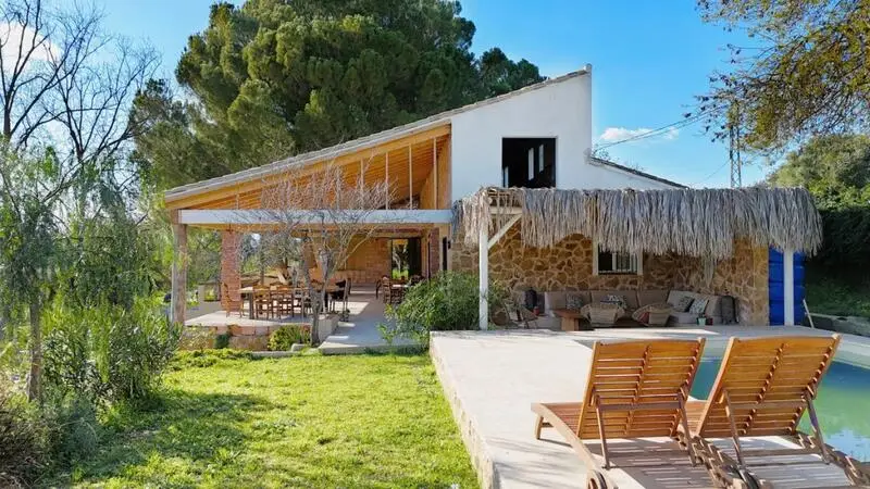 Casa de Campo con Piscina y Apartamento 220m²