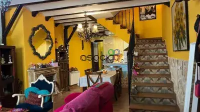 Casa reformada en Pastrana  4 dormitorios 2 baños