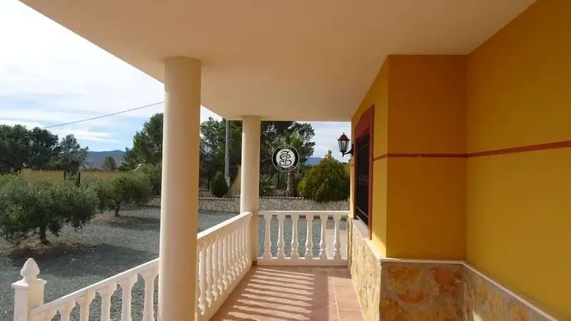 Chalet con 4 dormitorios y 3 baños en Lorca